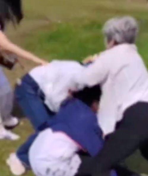 宁波老太太爆料新闻视频,揭秘新闻背后的惊人真相